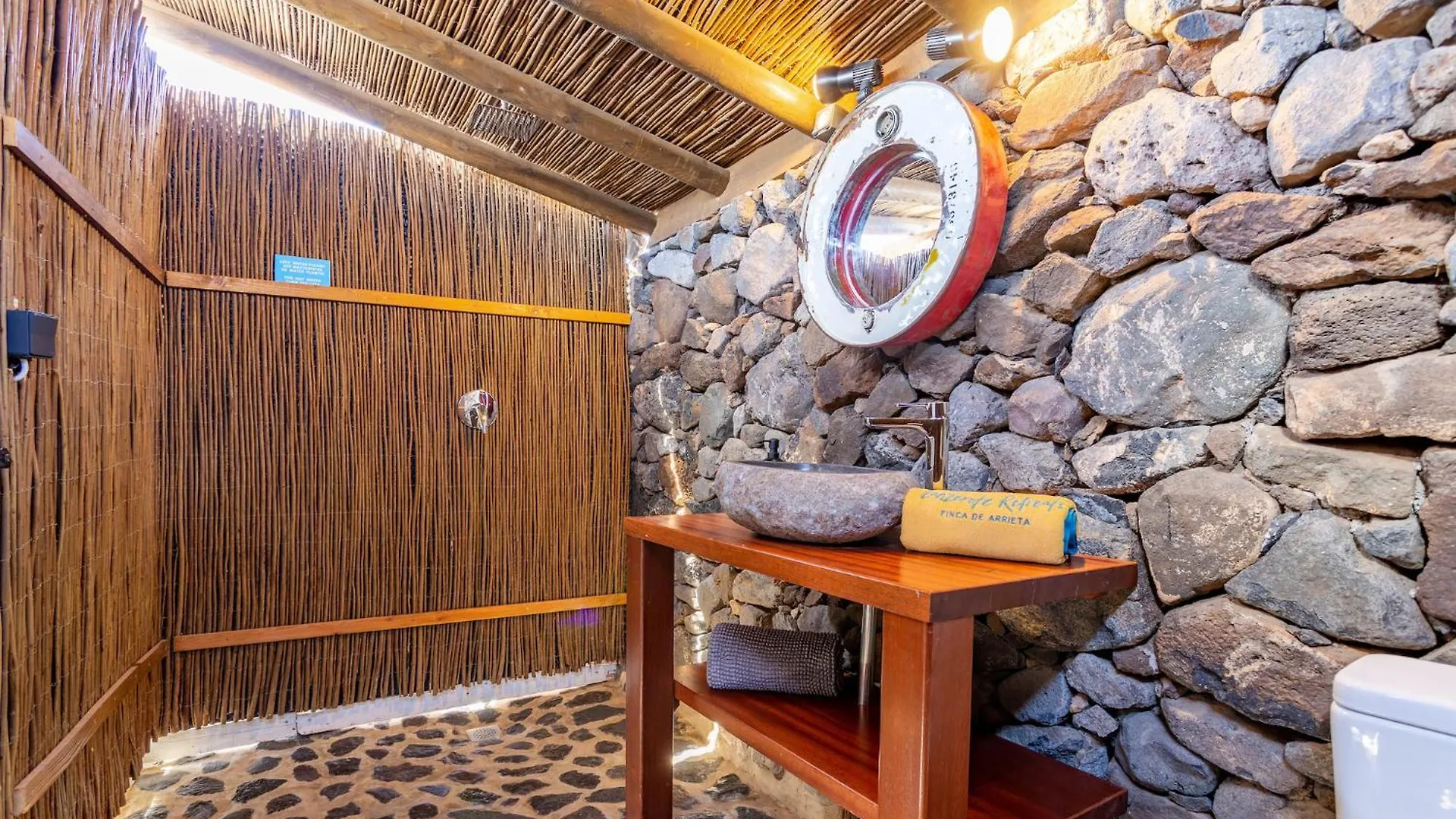 Finca De Arrieta Village - Yurts And Stone Cottages - Shared Pool - Walking Distance To Arrieta Beach - Off Grid Tabayesco