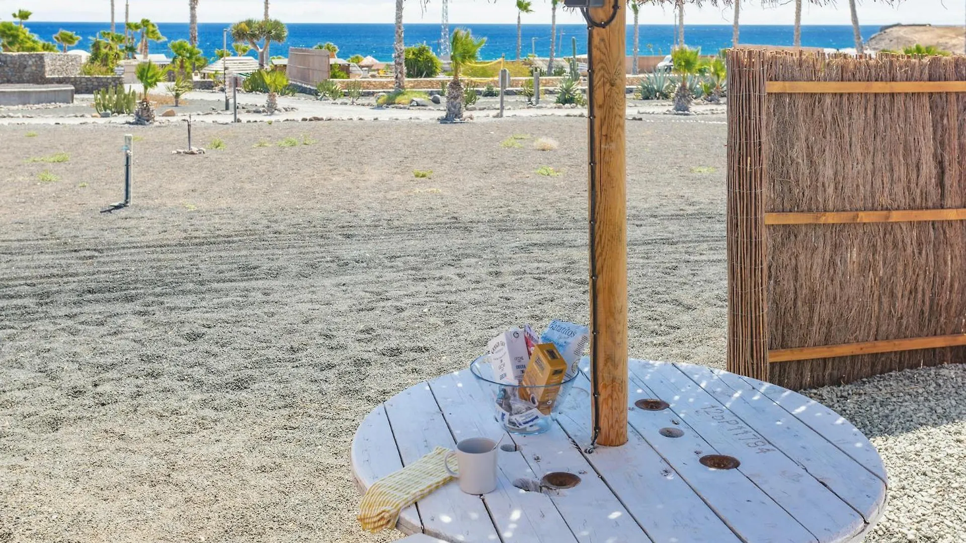 منتجع Finca De Arrieta Village - Yurts And Stone Cottages - Shared Pool - Walking Distance To Arrieta Beach - Off Grid Tabayesco إسبانيا