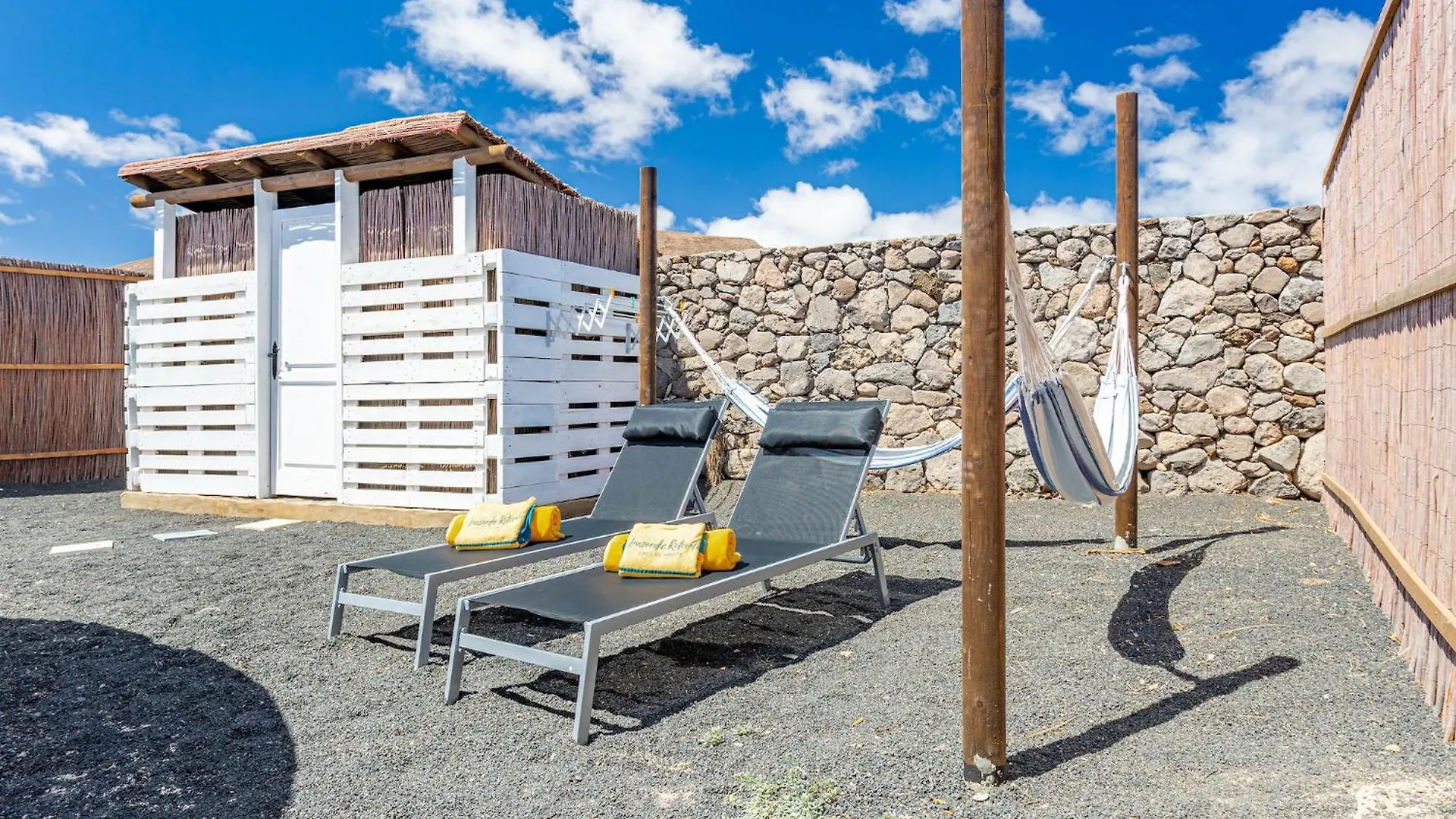 Finca De Arrieta Village - Yurts And Stone Cottages - Shared Pool - Walking Distance To Arrieta Beach - Off Grid Tabayesco 0*,  إسبانيا