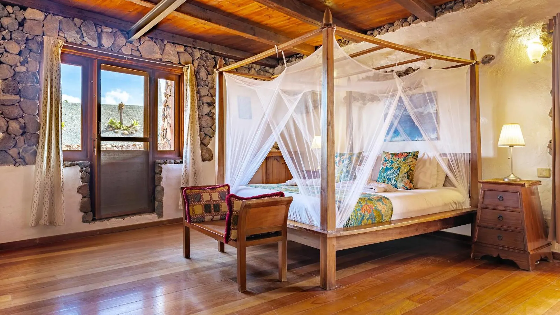 Finca De Arrieta Village - Yurts And Stone Cottages - Shared Pool - Walking Distance To Arrieta Beach - Off Grid Tabayesco