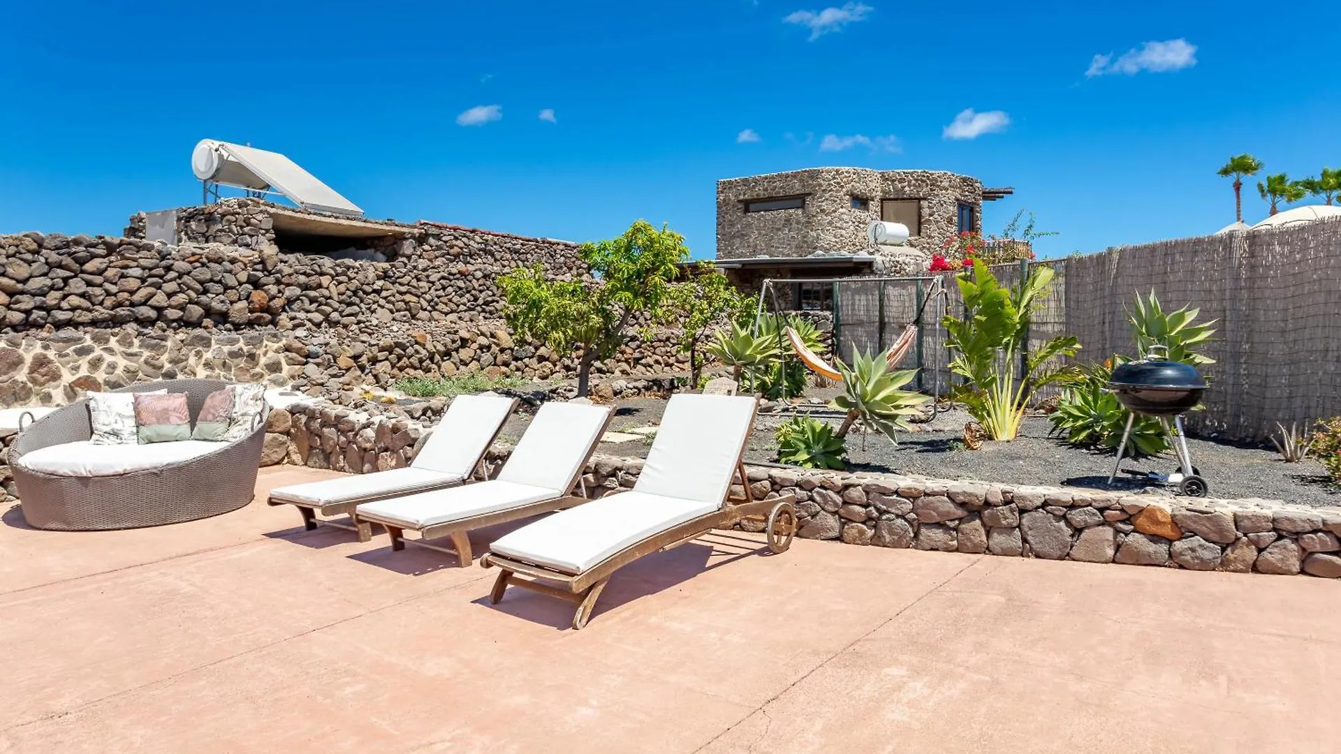 منتجع Finca De Arrieta Village - Yurts And Stone Cottages - Shared Pool - Walking Distance To Arrieta Beach - Off Grid Tabayesco