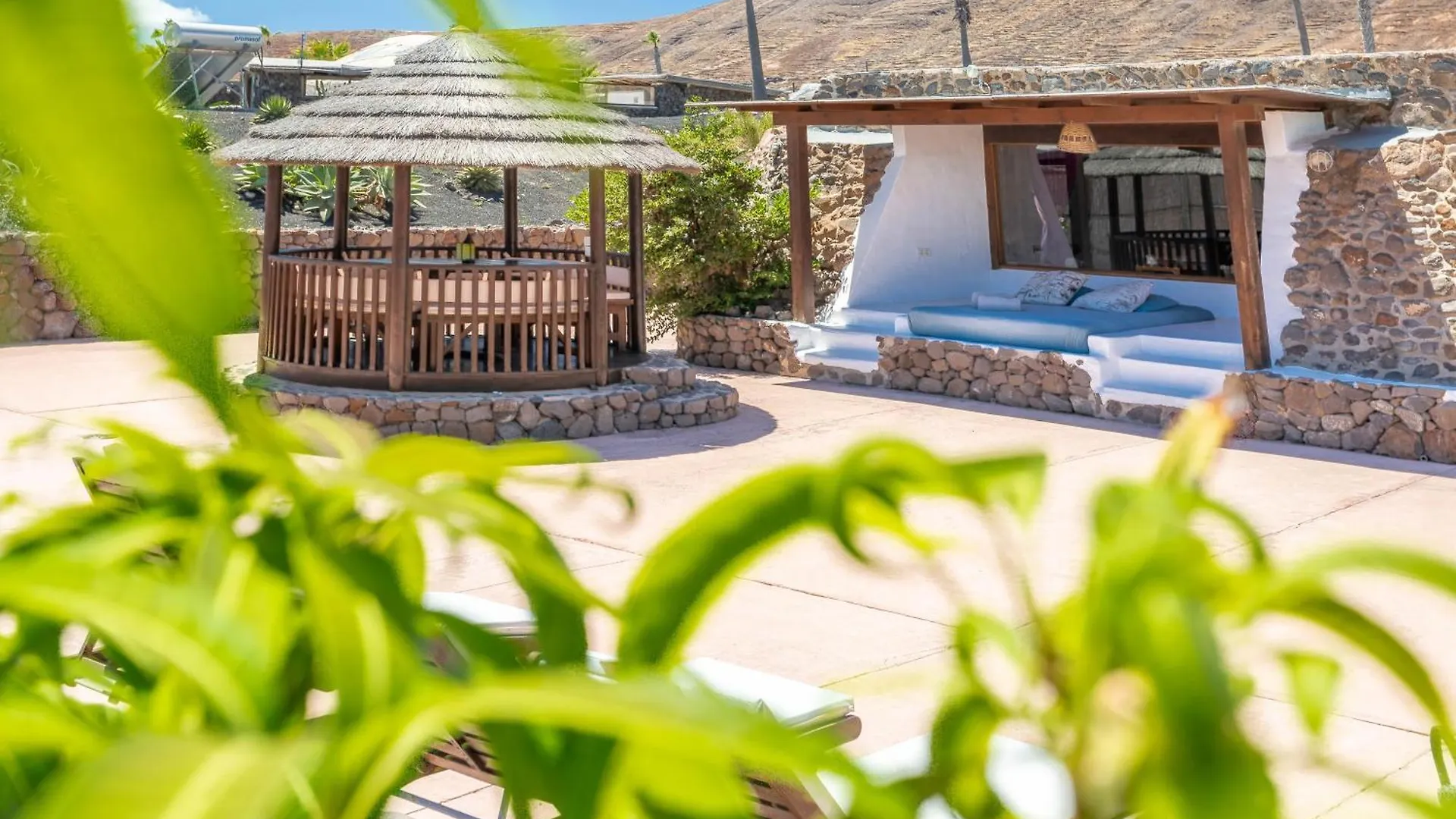 Finca De Arrieta Village - Yurts And Stone Cottages - Shared Pool - Walking Distance To Arrieta Beach - Off Grid Tabayesco إسبانيا