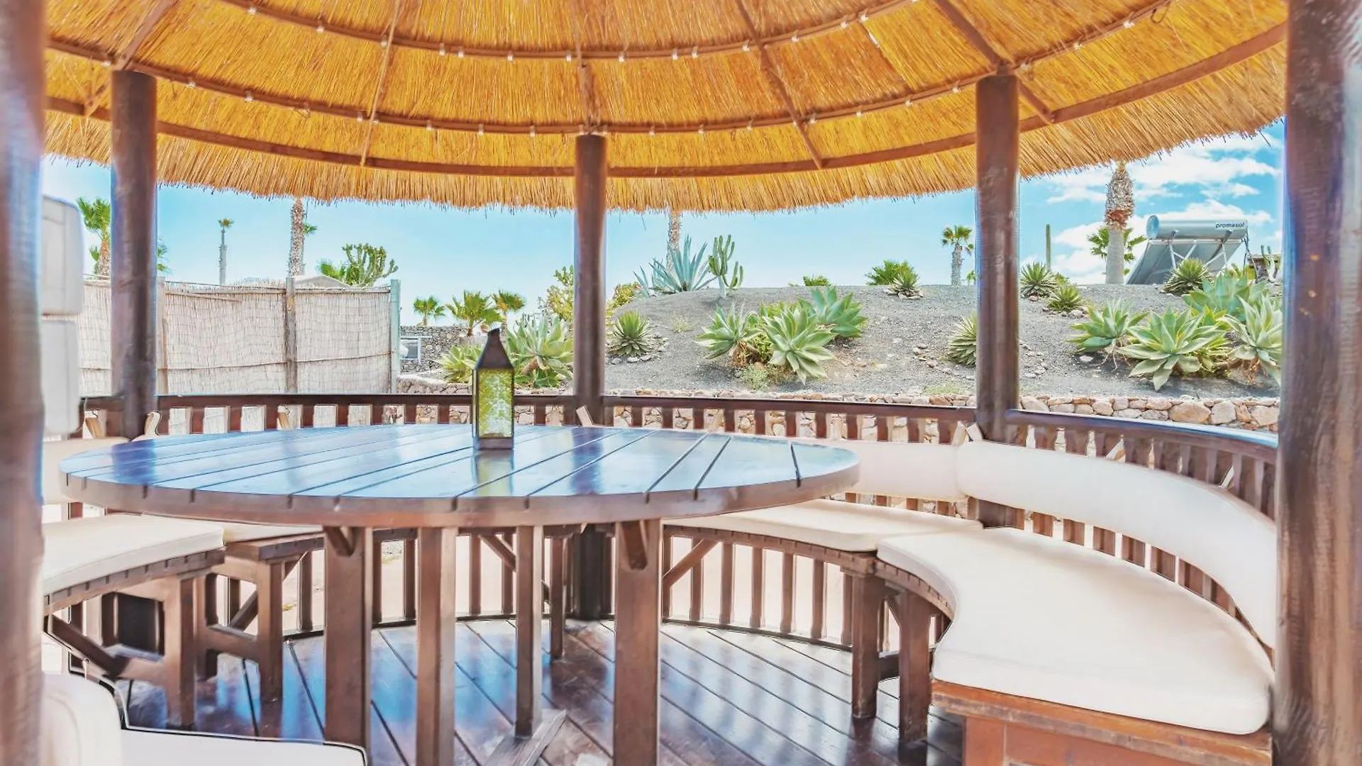Finca De Arrieta Village - Yurts And Stone Cottages - Shared Pool - Walking Distance To Arrieta Beach - Off Grid Tabayesco منتجع