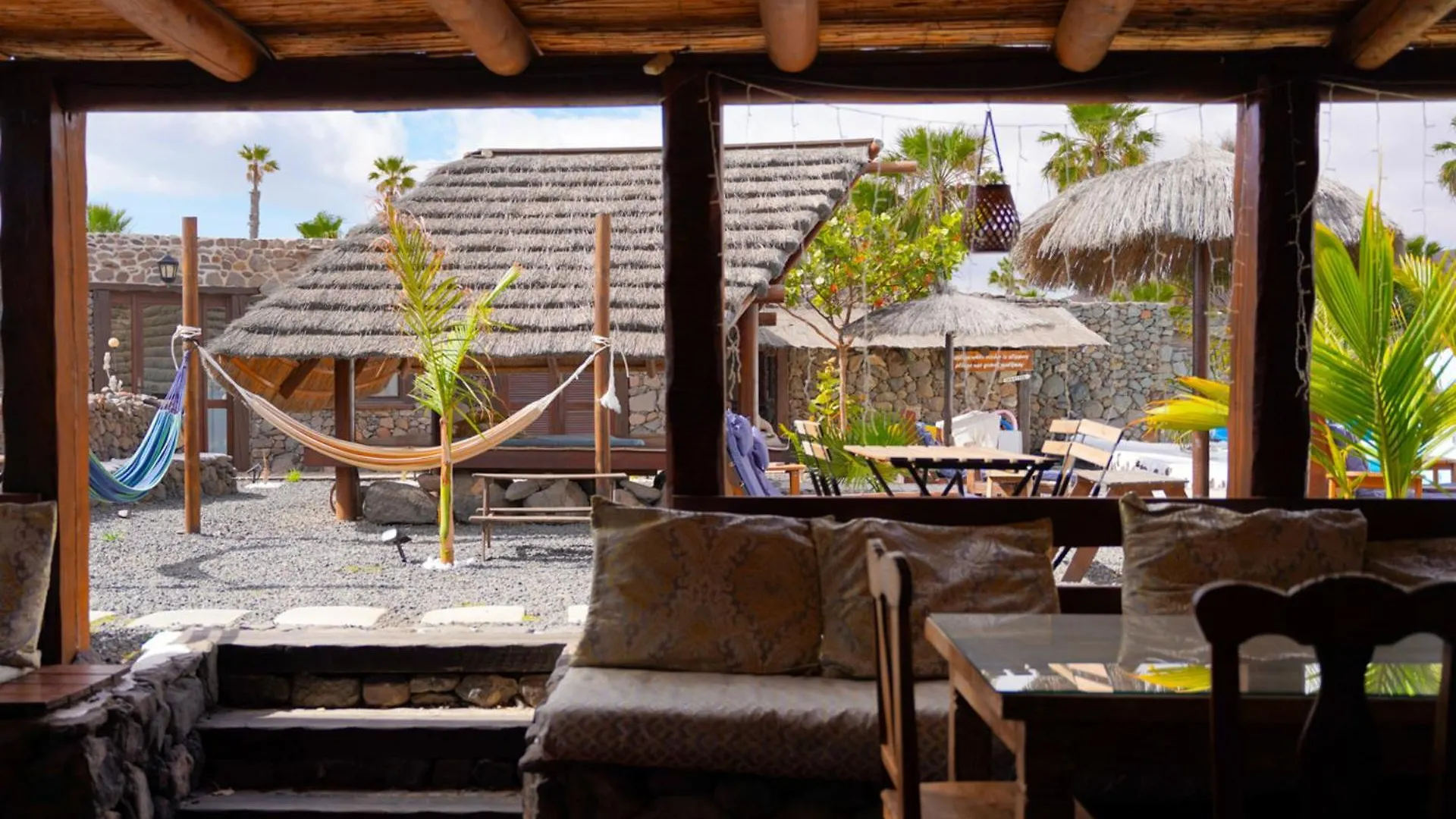 Ośrodek wypoczynkowy Finca De Arrieta Village - Yurts And Stone Cottages - Shared Pool - Walking Distance To Arrieta Beach - Off Grid Tabayesco